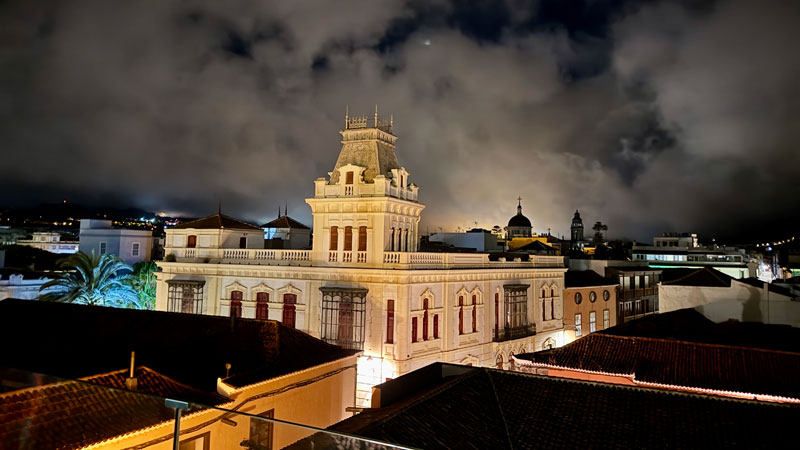 Granhotel-La-Laguna---Blick-Rooftop-by-night Granhotel-La-Laguna---Blick-Rooftop-by-night Foto: © Andrea Fischer Trips4me.de