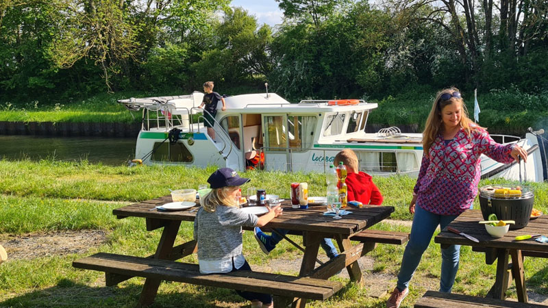 GrillenHausboot-c-LocaboatHolidays GrillenHausboot-c-LocaboatHolidays