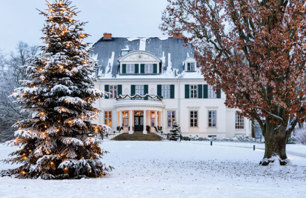 Gut-Immenhof_Herrenhaus_Weihnachten.Bild.Immehof-PR.1 Gut Immenhof - Herrenhaus Winter 2 Bild: Immenhof PR
