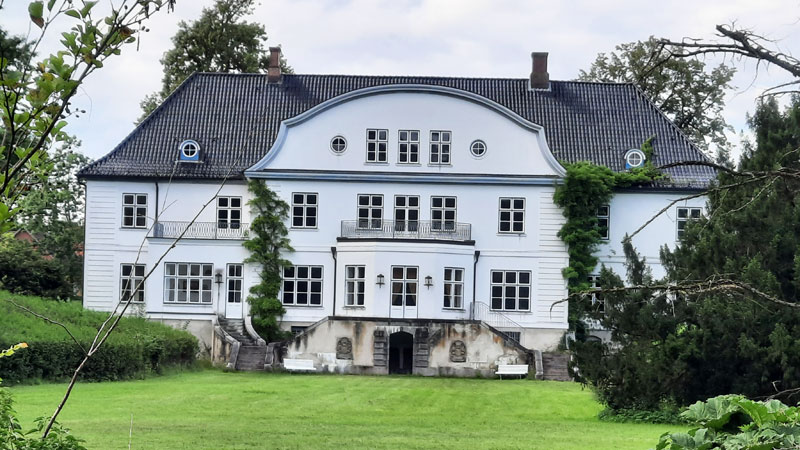 Herrenhaus-Aussenansicht.Bild.N.Sorgenfrei.quer Herrenhaus Hofgut Deutsch-Nienhof - Aussenansicht