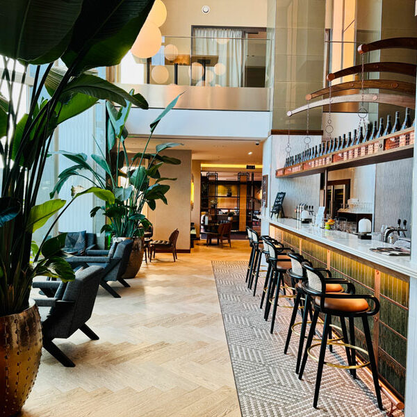 Hilton-Vienna-Waterfront-Bar Hilton-Vienna-Waterfront-Bar Foto: © Andrea Fischer Trips4Kids.de
