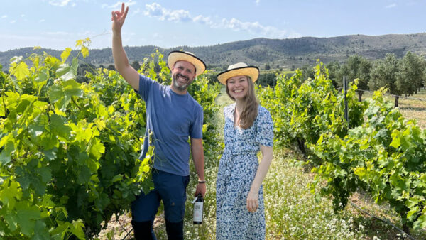 Hinterland_Weinbauer_Johanna.Bild.HinterlandPR.quer Hinterland - Johanna Zoern mit Weinbauer Andres