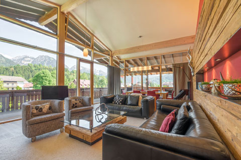 Hotel-Franks-Suite-Hohes-Licht-Wohnbereich.Bild.Franks_OberstdorfPR.4 Hotel Franks Oberstdorf - Suite Hohes Licht Wohnbereich