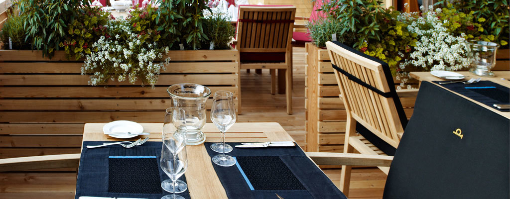 hotel-post-bezau_Terrasse.Bild_Hotel_Post.quer.jpg Hotel Post in Bezau - Terrasse im Sommer