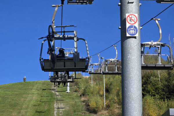 IFA Schoeneck Vogtland - Fahrt mit dem Lift zum Hotel Bild: Henry Berndt