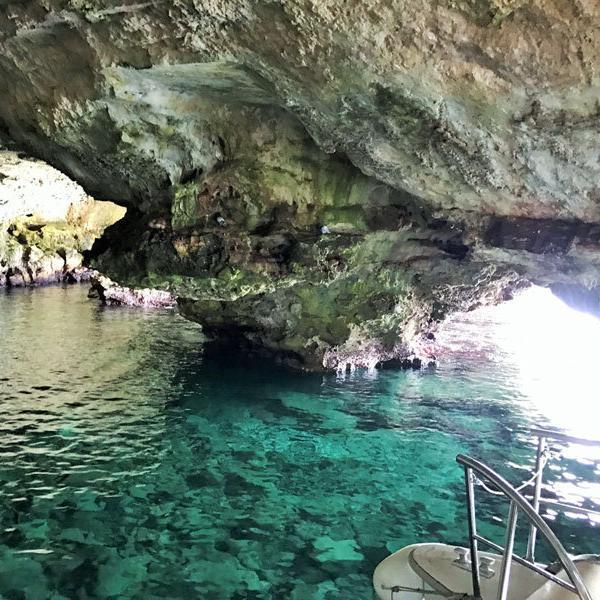 In_der_Grotte_Ionische_Küst In_der_Grotte_Ionische_Küst