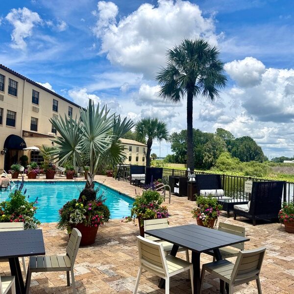 Inn_on_the_Lakes_Sebring_Poolterrasse