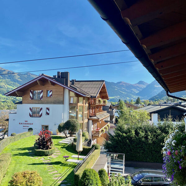 Kaiserhof_Kitzbuehel.Aussicht.Bild.T4K.14 Kaiserhof Kitzbuehel: Aussicht vom Zimmer