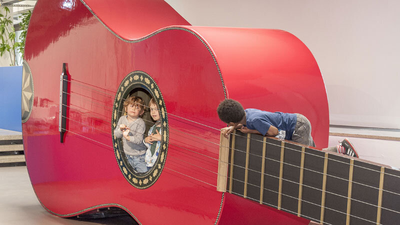 Kinderreich-Gitarre.Bild@KinderreichPR.quer Kinderreich im Deutschen Museum