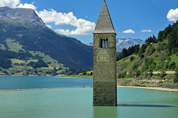 Kirchturm-im-Reschensee,-Foto-A.Schmelter-Kaiser.1 Reschensee - Kirchturm im Wasser Bild: Antoinette Schmelter-Kaiser