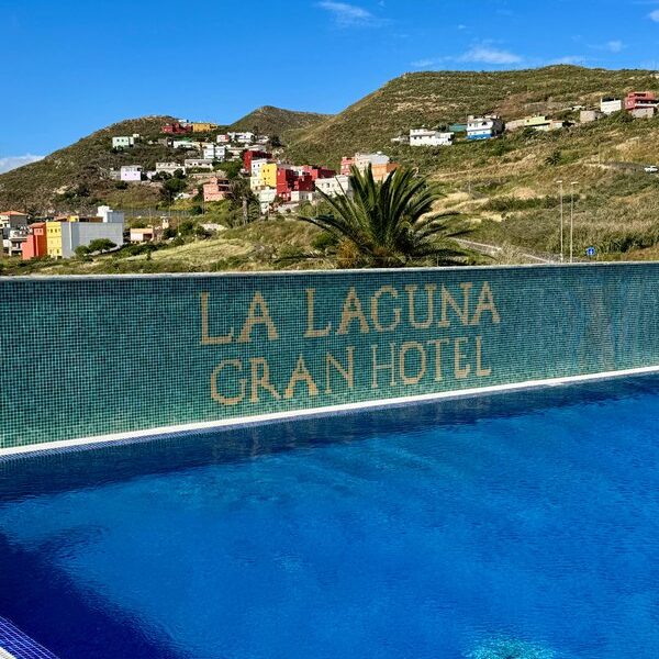 La_Laguna_Gran_Hotel_Pool_–_Blick_über_La_Laguna La_Laguna_Gran_Hotel_Pool_–_Blick_über_La_Laguna Foto: © Andrea Fischer Trips4me.de