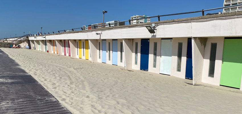 Le Touquet - bunte Tueren am Strand