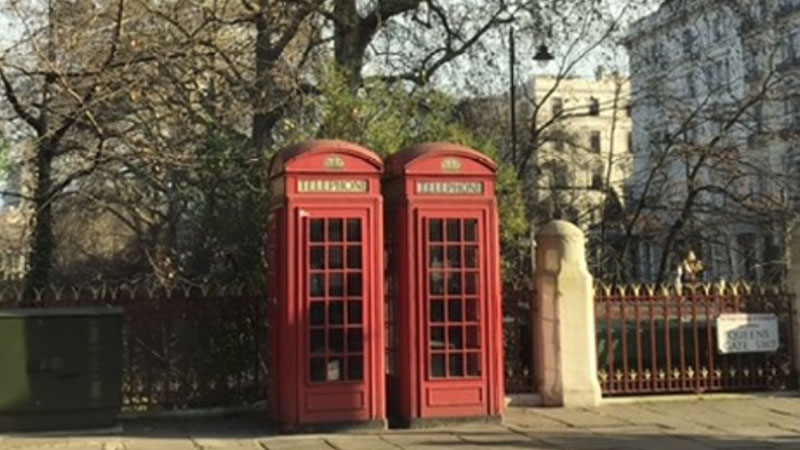 London_rote_Telefonzellen.Bild.T4K.quer London - rote Telefonzellen naehe Natural History Museum