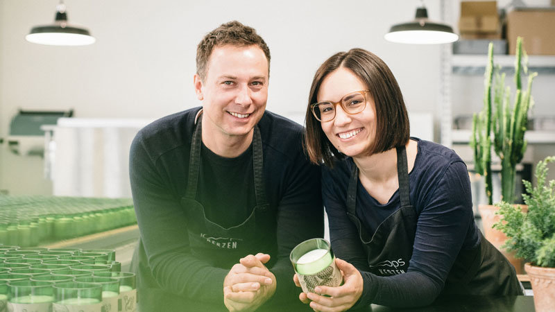 Looops-Kerzen_Gruender-Julia-Schliefsteiner-und-Markus--Niederfriniger.Bild.LooopsPR.quer Looops-Kerzen_Gruender-Julia-Schliefsteiner-und-Markus-Niederfriniger.
