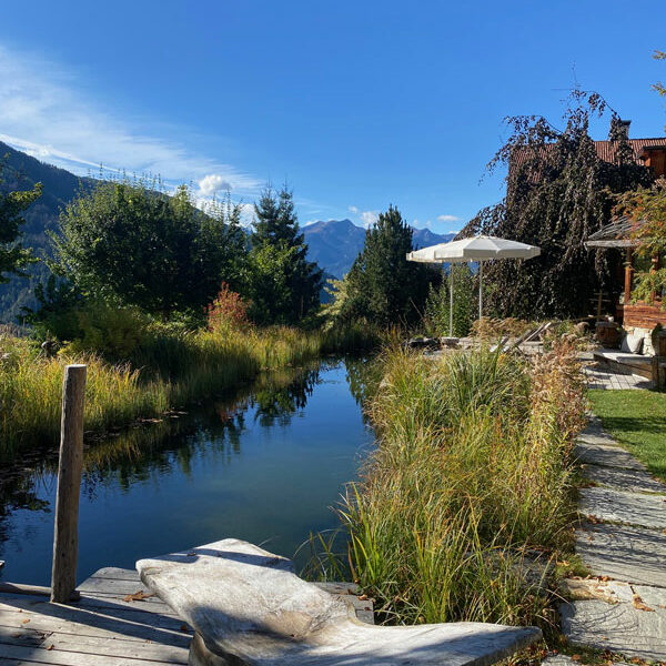 Luesnerhof Luesen: Garten mit Badeteich