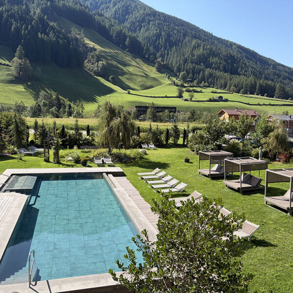 Naturhotel_Molin_Pool_Garten.Bild.Trips4kids.de.11 Naturhotel Molin Ahrntal - Pool mit Garten Bild: Trips4kids.de