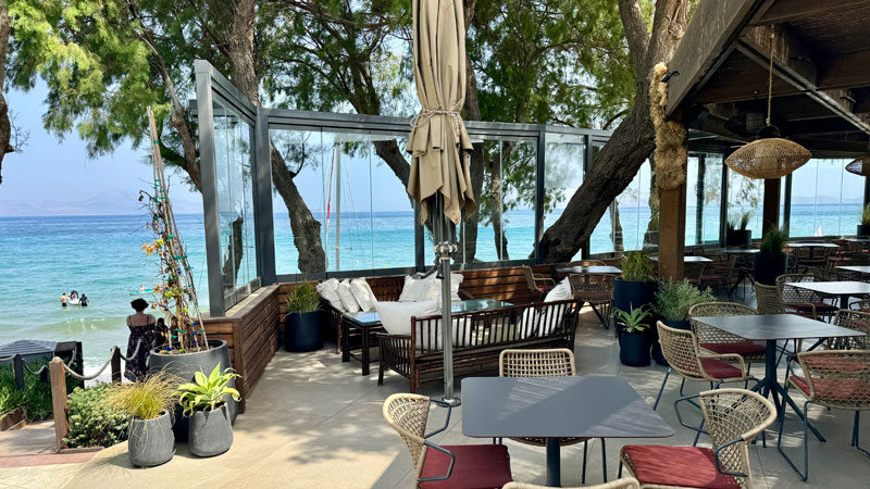Neptune-Luxury-Resort---Blick-Beachbar-Odysseus Kos mit Kindern, Neptune-Luxury-Resort Blick-Beachbar-Odysseus Foto: © Andrea Fischer, Trips4Kids.de