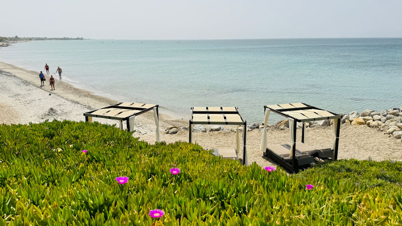 Neptune-Luxury-Resort--Daybeds-Beach Kos mit Kindern, Neptune-Luxury-Resort--Daybeds-Beach Foto: © Andrea Fischer, Trips4Kids.de