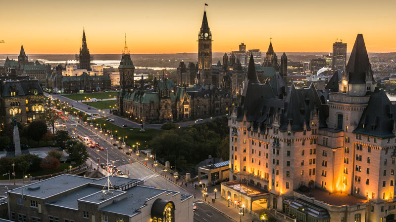 Panoramic-view-of-downtown-Ottawa-with-Parliament-Hill-.Bild.-Ottawa-Tourism.quer Panoramic-view-of-downtown-Ottawa-with-Parliament-Hill-