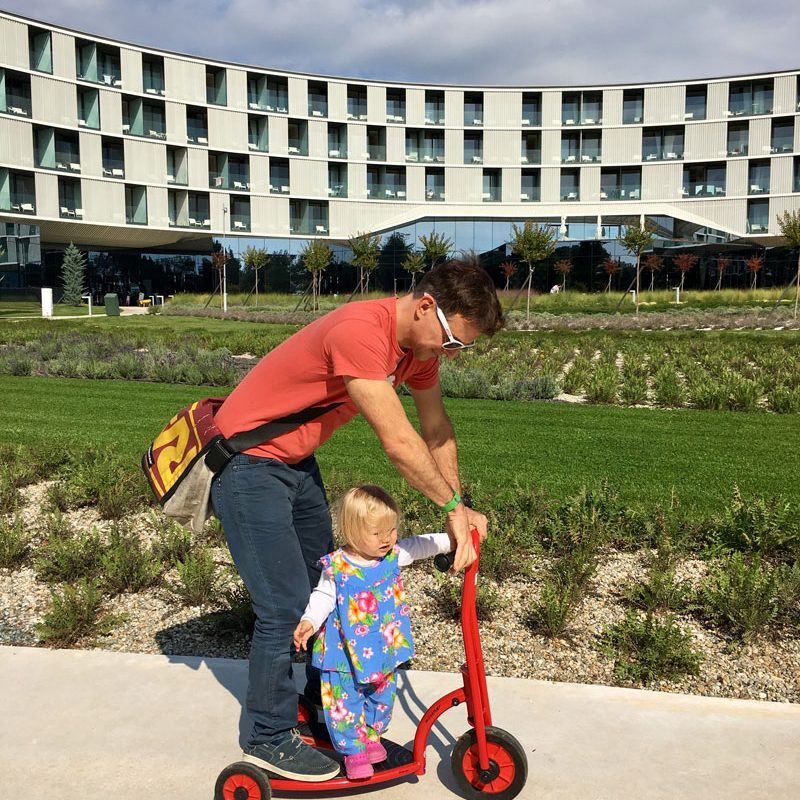 Papa-Kind-Roller-Amarin Roller fahren, Hotel Amarin