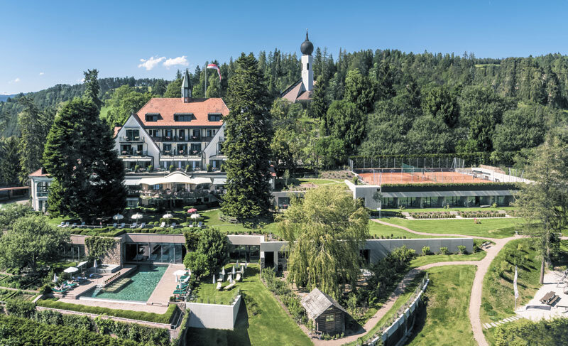 Parkhotel_Holzner_Aussenansicht_©_Familienhotel_Suedtirol.Bild.Armin_Mayr.quer Parkhotel Holzner Aussenanlage - Familenhotel Südtirol