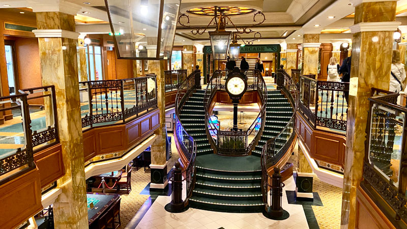 Queen-Victoria--Treppe-Royal-Arcade Queen-Victoria--Treppe-Royal-Arcade Foto: © Andrea Fischer, Trips4Kids.de