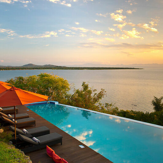 Robin Pope Safari Erlebnisse Malawi - Pool mit Aussicht Bild: Diamonde PR