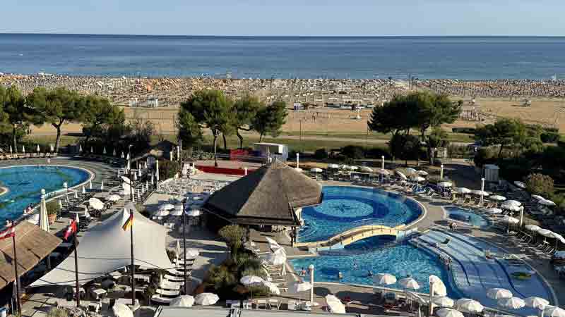 Savoy_Beach_Hotel_Pool_Meer.Bild.Trips4kids.de.quer Savoy BEach Hotel - Pool und Strand Bild: Trips4kids.de.