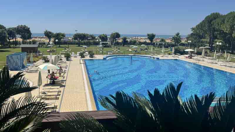 Savoy_Beach_Hotel_Pool_Therme.Bild.Trips4kids.de.quer Savoy BEach Hotel - Outdoorpool Therme Bild: Trips4kids.de.
