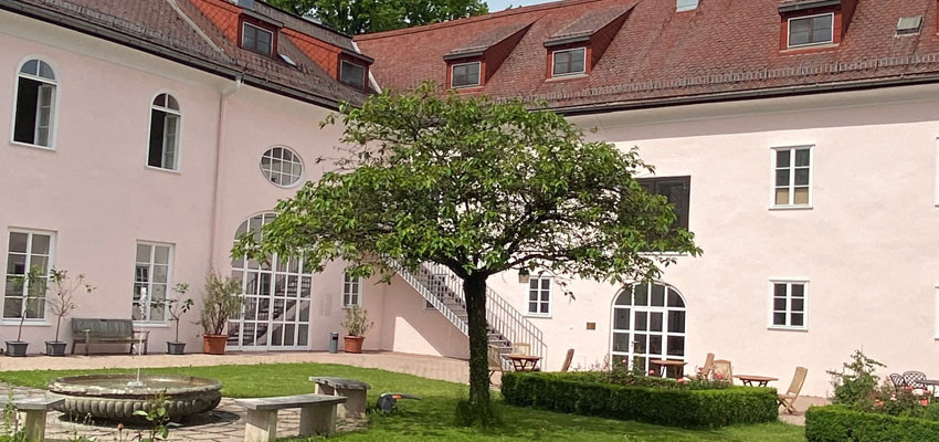 Schloss_Leopoldskron_Meierhof.Bild.Trips4kids.quer Schloss Leopoldskron Salzburg - Innenhof des Meierhofs