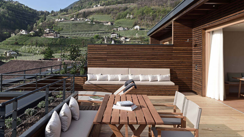 Schwarzschmied_Suite.Bild©Andreas-Marini-quer Suite mit Dachterrasse im Schwarzschmied Hotel in Lana