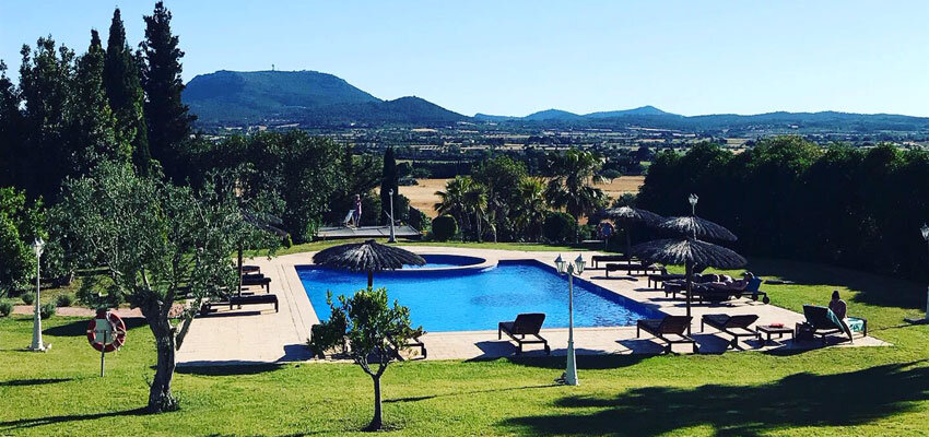 Son-Manera-Pool.Bild.T4K.quer Son Manera Yoga Retreat Pool
