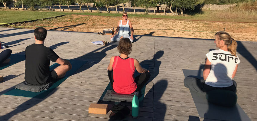 Son-Manera-Yoga-Gruppe.Bild.T4K.quer Yoga Gruppe auf Son Manera