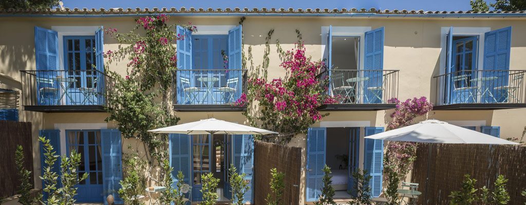 Auf dem Land in der Inselmitte Mallorcas haben wir so ein charmantes, kleines Hotel entdeckt. Hier im Agriturismo Finca Son Miranda gibt es kein Kinderprogramm oder Entertainment, dafür werden Orangen vom Baum gepflückt, Kinder spielen Verstecken im Garten und die Tage kann man herrlich am Pool verbummeln. Ein echter Geheimtipp!