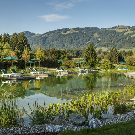 Sonnenalp Resort - Bergsee mit Liegewiese