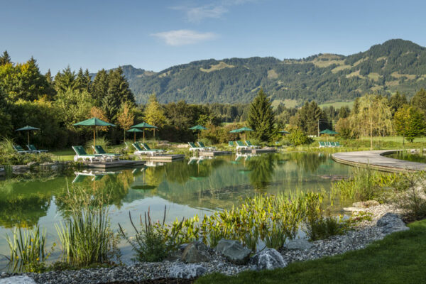 Sonnenalp_Bergsee2©Sonnenalp+Resort.2 Sonnenalp Resort - Bergsee mit Liegewiese