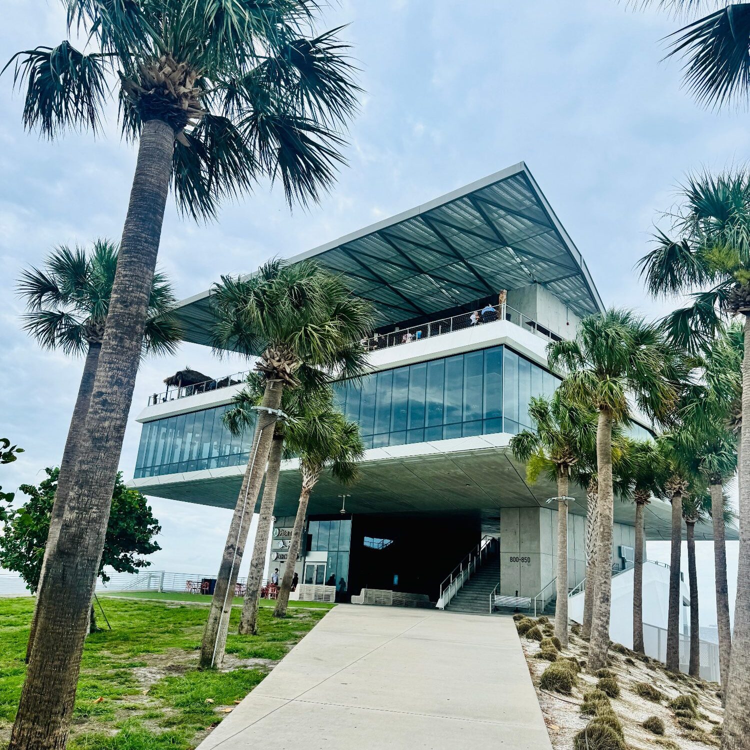 St-Pete-Pier-futuristisches-Pier-Gebaeude
