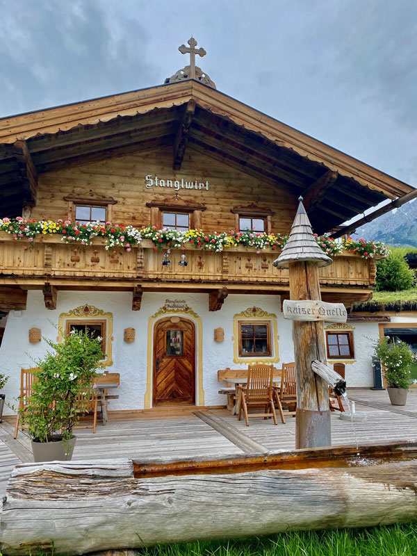 Stanglwirt Going - Aussenansicht.Bild. Trips4kids.de
