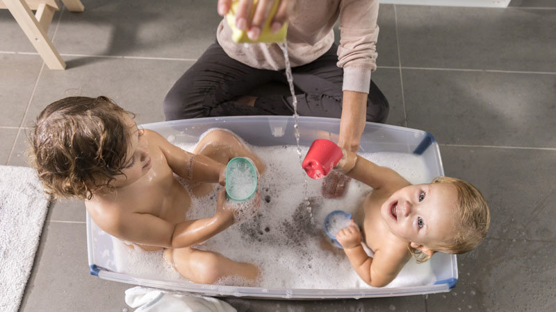 Stokke_FlexiBath_X-large_Tr; Bild: StokkePR Stokke Flexi Bath X-large Transparent - Groß genug für zwei Kids in der Wanne