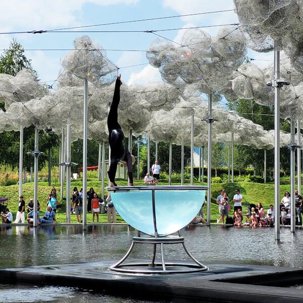 Swarowski-Erlebniswelt-Akrobaten Swarovski Kristallwelten Akrobaten Foto: © Aline Scheuböck, Trips4Kids.de