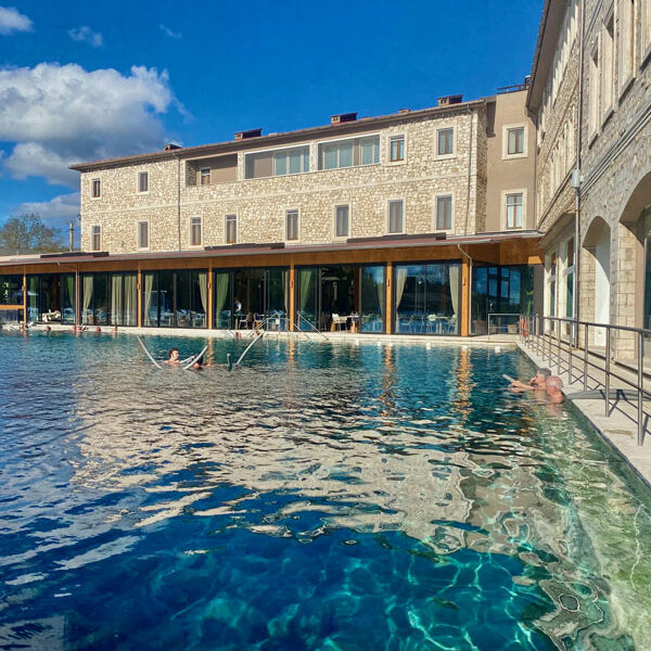 Terme_di_Saturnia_Aussenansicht.Bild.T4K.2 Terme di Saturnia - Aussenansicht Termenpool Bild: Trips4kids.de