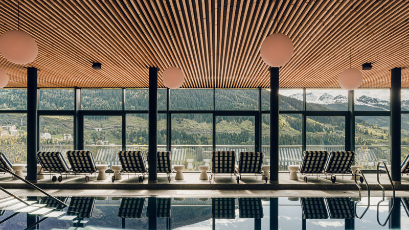 the-c-modo_Summer-Shoot.Pool--Bild_PION-Studio.quer The Comodo Bad Gastein - Indoor Pool Bild: Pion Studio