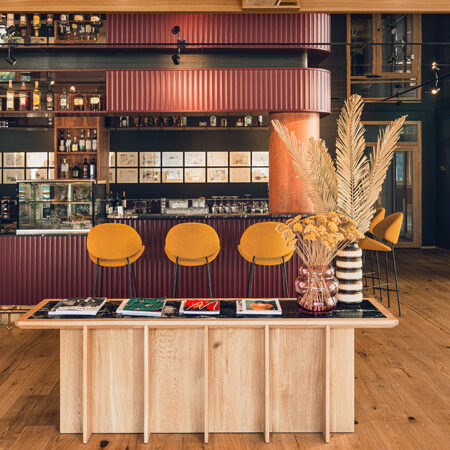 the-c-modo_Summer.Barbereich.Bild_PION-Studio_quer The Comodo Bad Gastein - Barbereich & Lobby Bild: PINO Studio