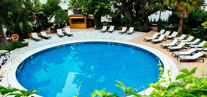 TivoliAvenidaLiberdade_POOL.Bild©TivoliPR.quer Outdoor-Pool im AVANI Hotel & Tivoli Hotel Avenida Liberdade Lissabon