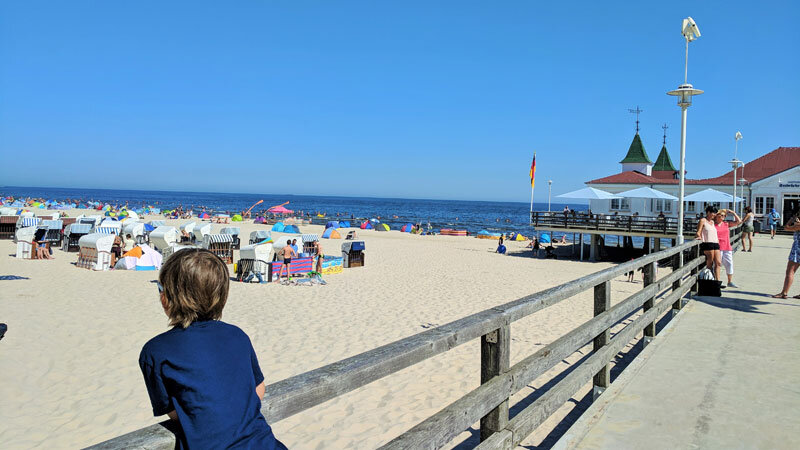 Usedom-Strandkorb T.Weiss Blick von Seebrücke auf Strand © Foto: Thomas Weiss