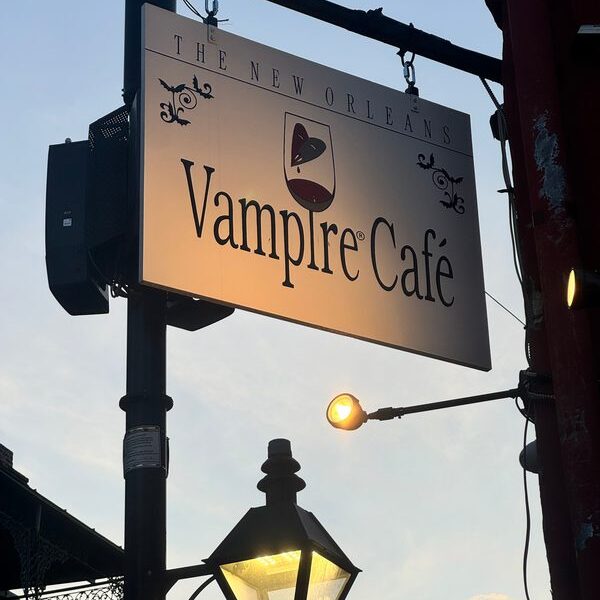 Vampire-Cafe_Schild Foto: © Andrea Fischer, Trips4Kids.de