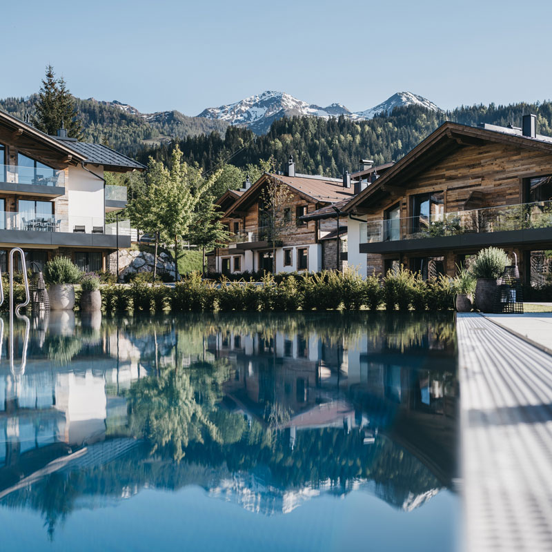 vaya_fieberbrunn_Berge-Spiegelung-Pool. Foto: © VAYA