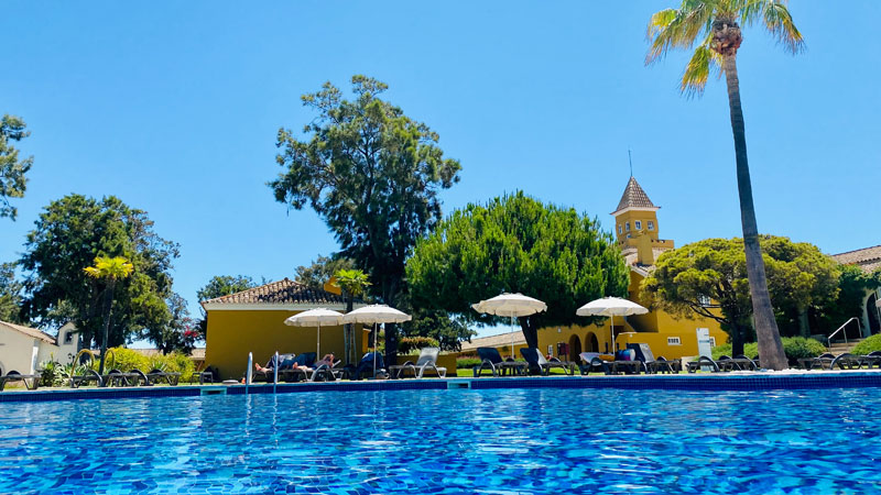 Vila Gale Albacora Poolambiente mit Dorfflair Vila Gale Albacora Poolambiente mit Dorfflair Foto: © Andrea Fischer, Trips4Kids.de