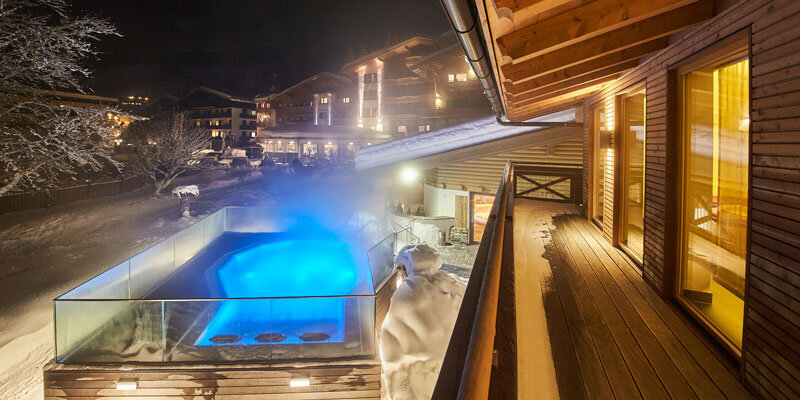 Whirlpool-Nacht-mit-Schnee-